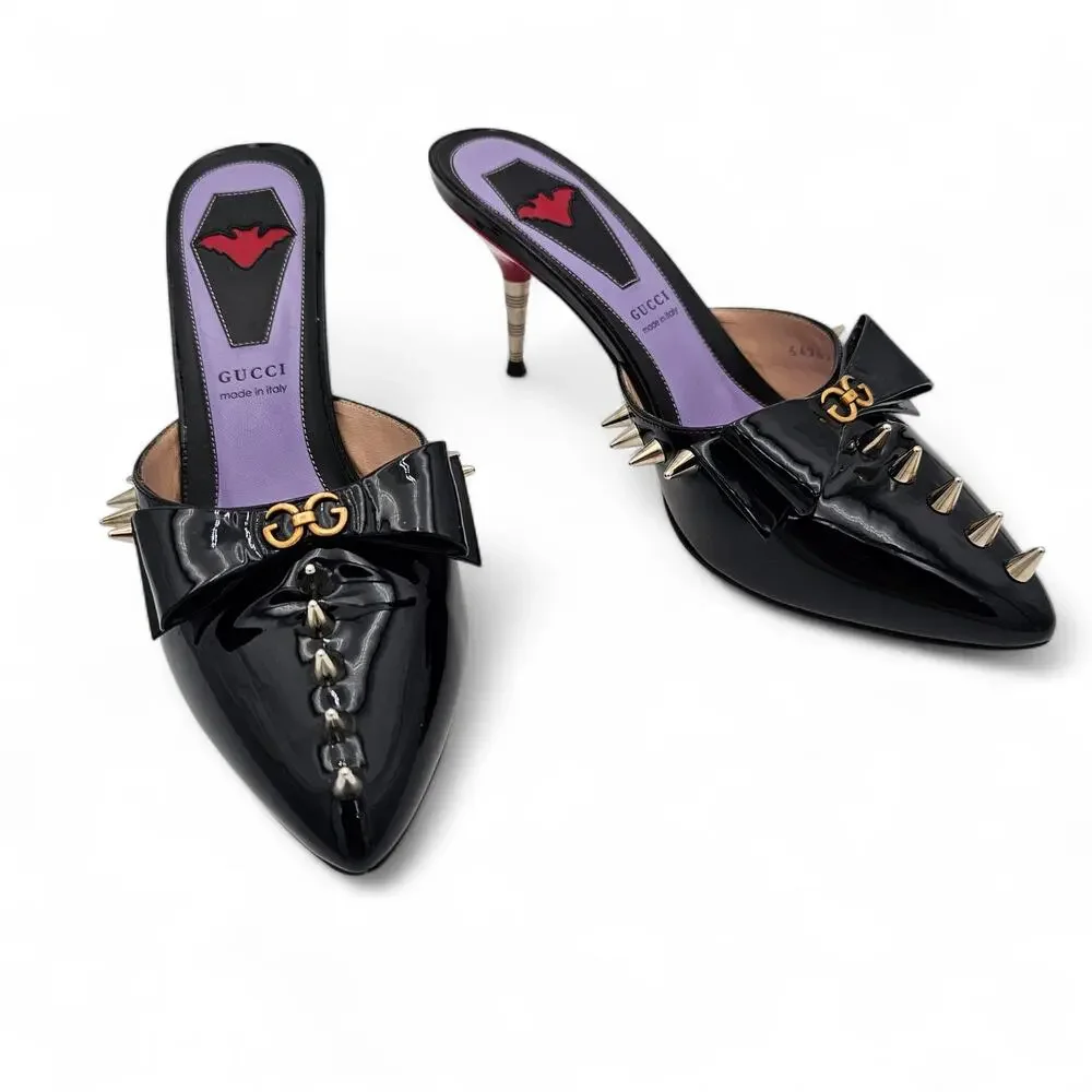 Gucci GG Bow Sadie Mid Heel Mule Spike Black Patent Leather Size 38 US 8